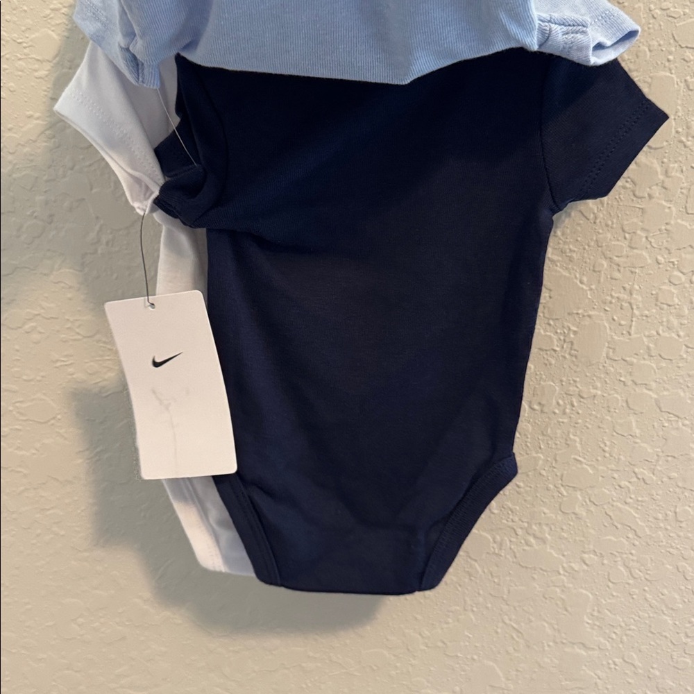 Nike Infant Bodysuit 3 Pack - Picture 3 of 4